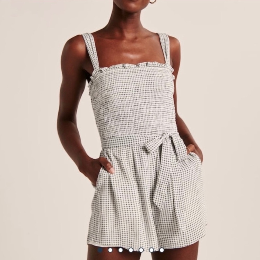 Abercrombie thick strap smocked tie waist checkered gingham romper with pockets